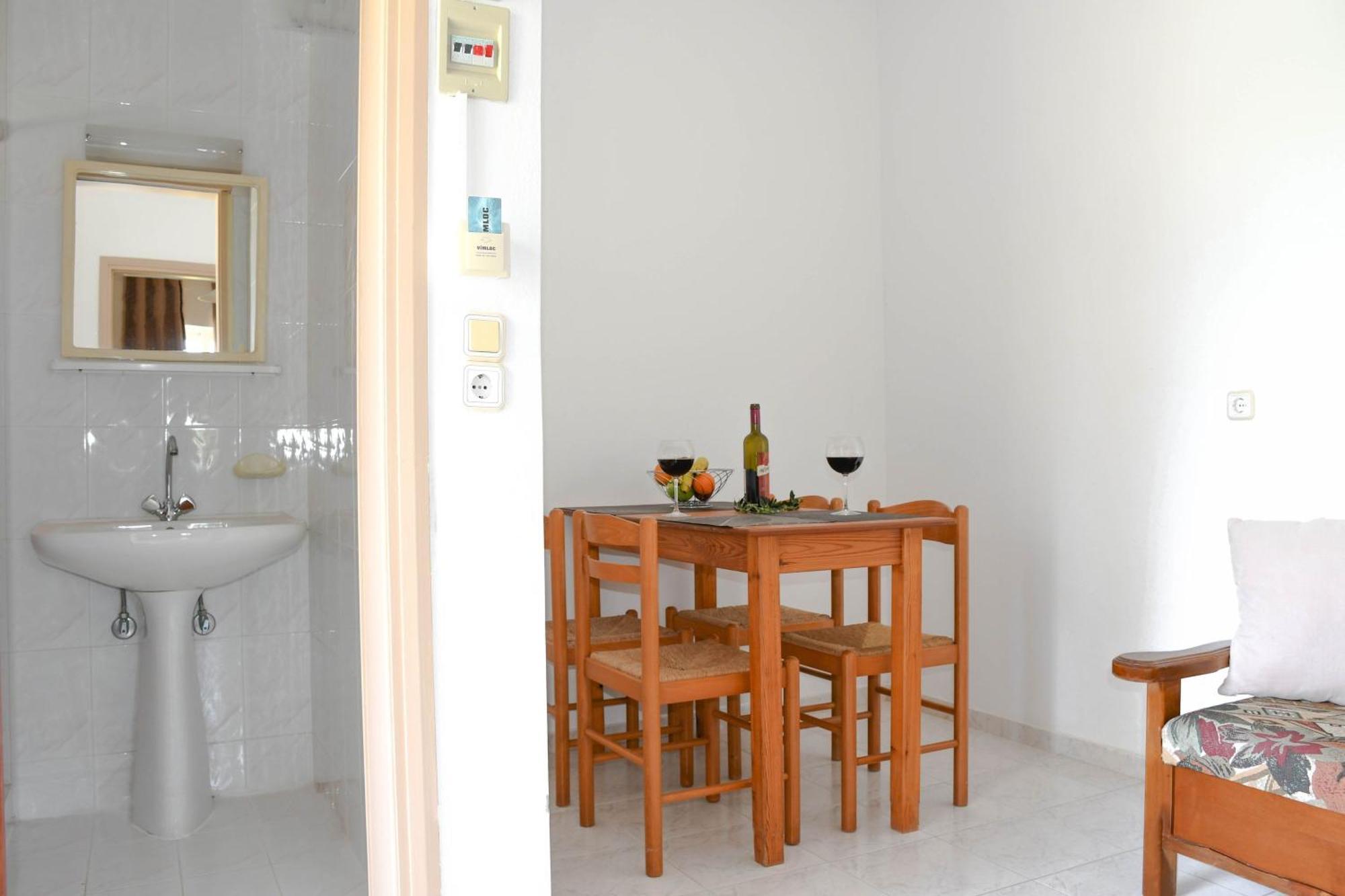 Litinas Apartments With Pool Agia Marina Buitenkant foto