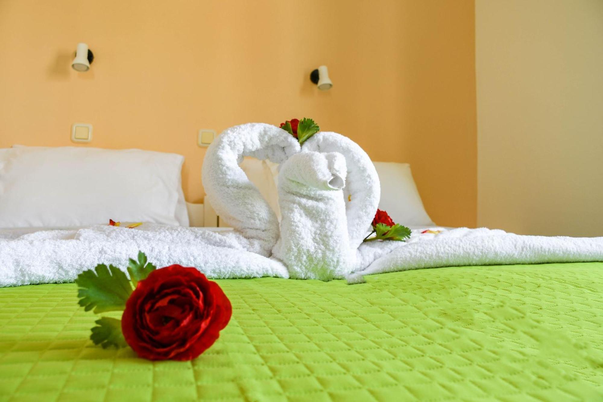 Litinas Apartments With Pool Agia Marina Buitenkant foto