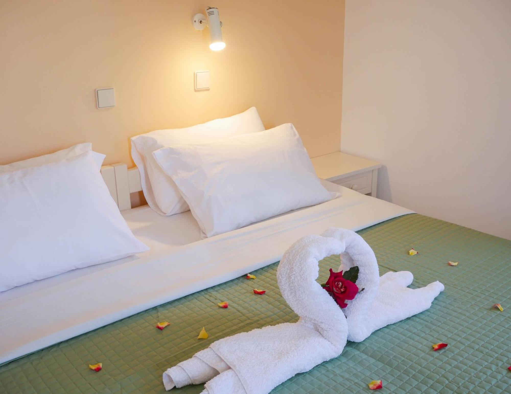 Litinas Apartments With Pool Agia Marina Buitenkant foto