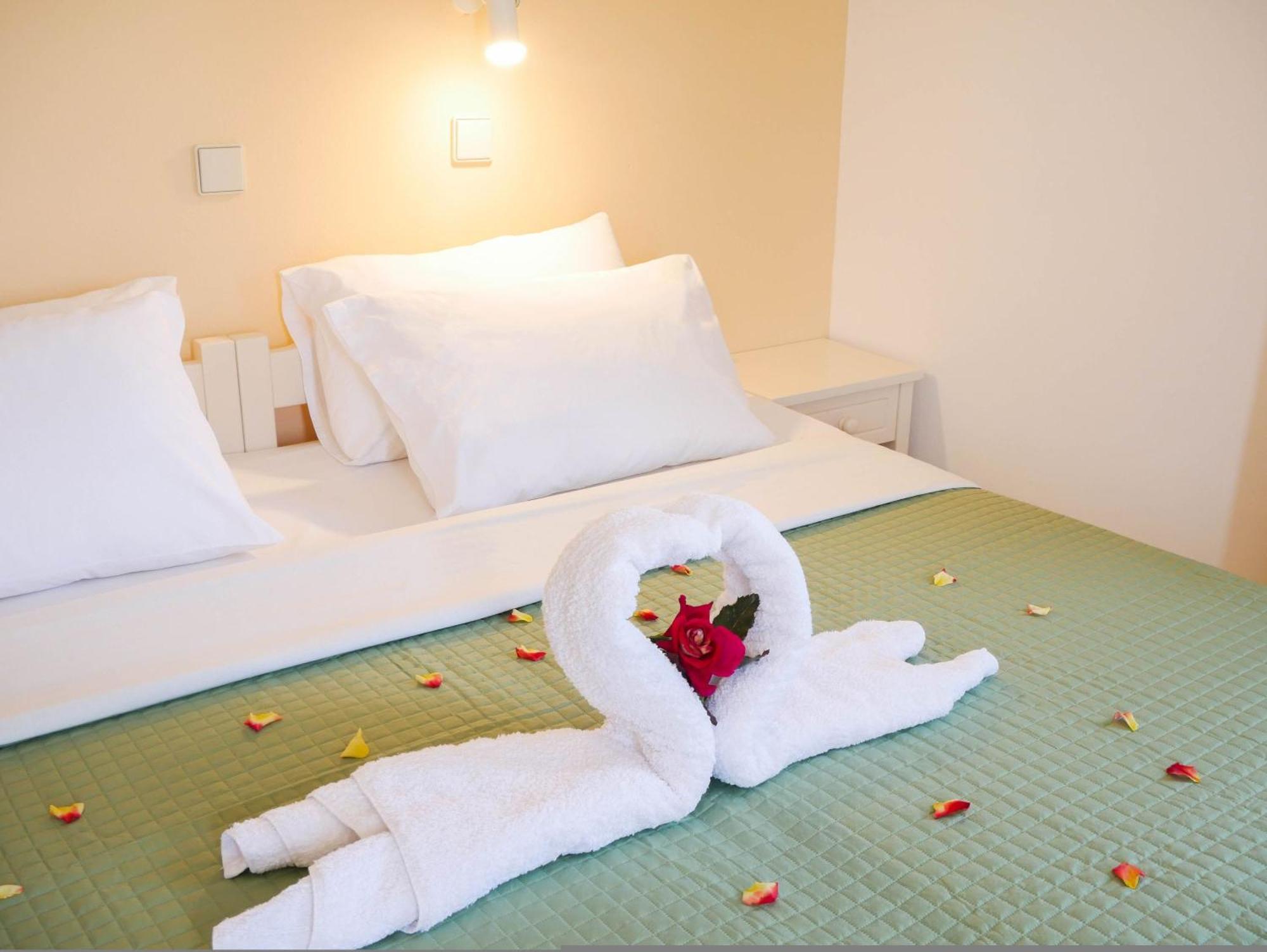 Litinas Apartments With Pool Agia Marina Buitenkant foto