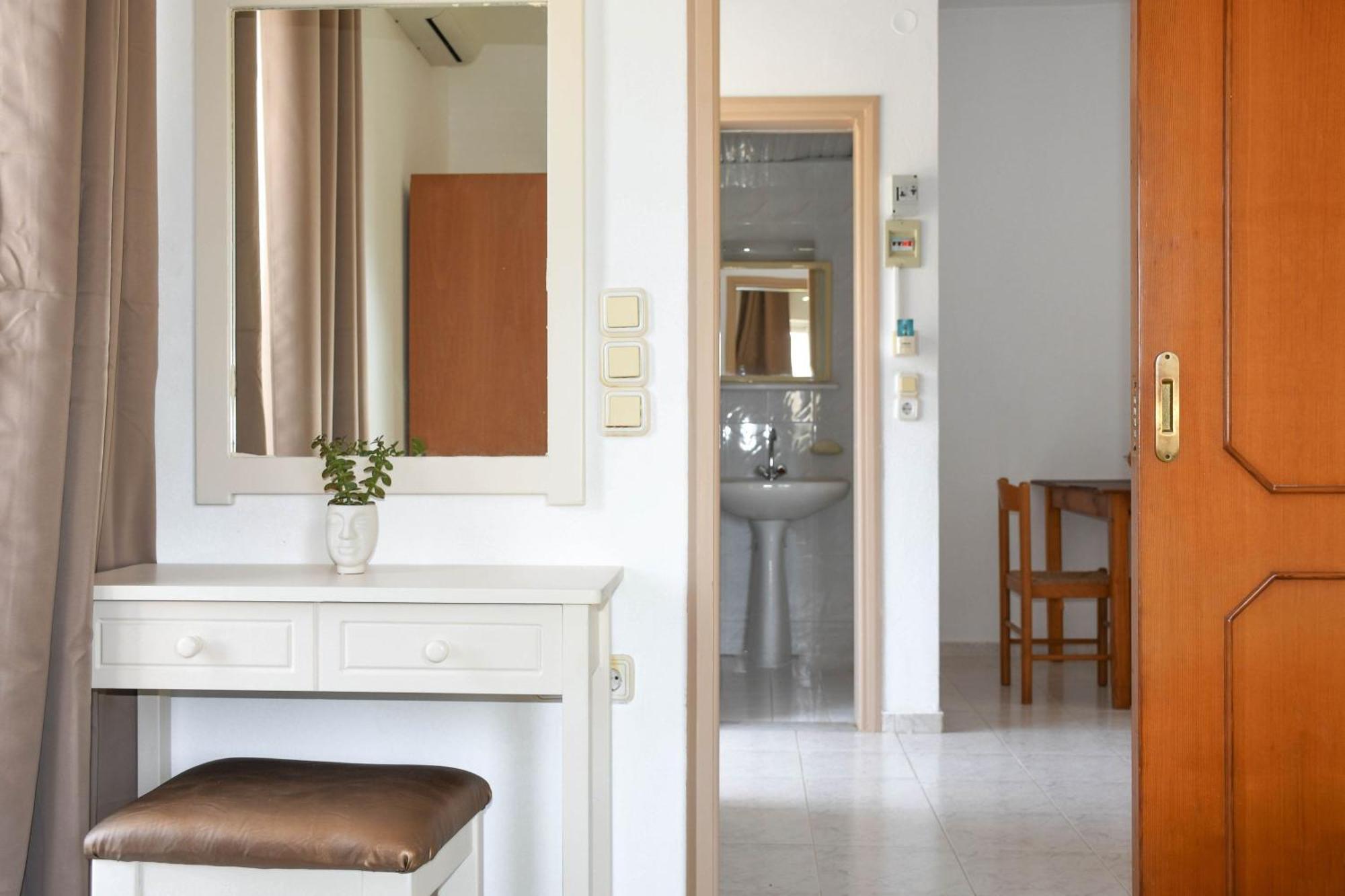 Litinas Apartments With Pool Agia Marina Buitenkant foto